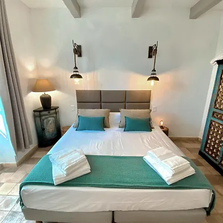 Mas De La Riale Lodge *