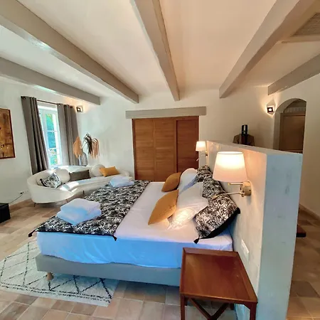 Lodge Mas De La Riale *