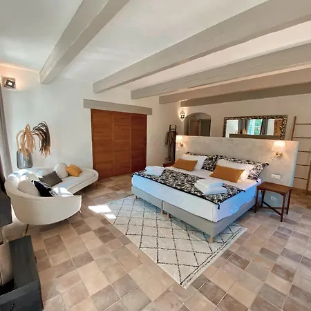 Lodge Mas De La Riale Gajan (Gard)